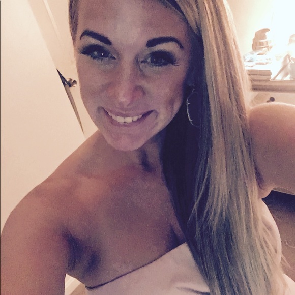 Meet your Posher, Holly - Picture 2 of 2